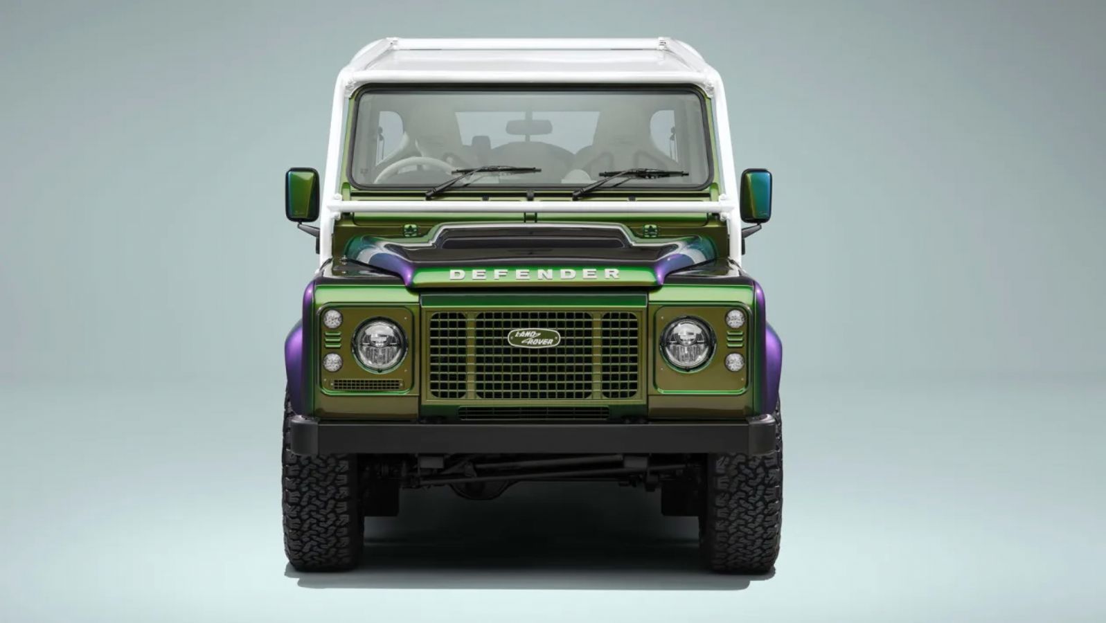 Η Land Rover ετοίμασε 4 κλασικά Defender που αλλάζουν χρώμα!